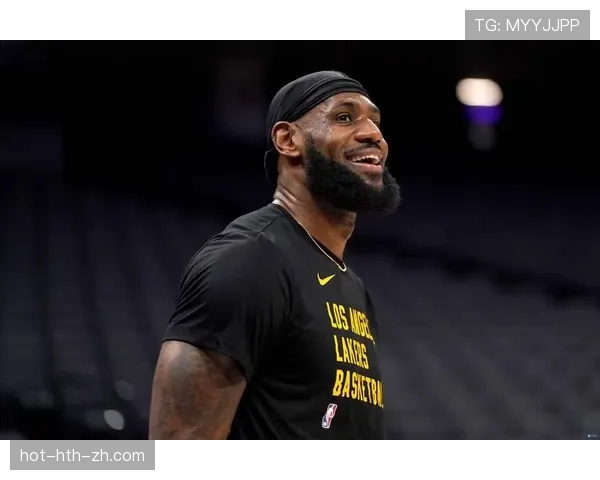 刷到勒布朗·詹姆斯晒家照，鞋柜一排看着比我房租还贵，我先闭嘴