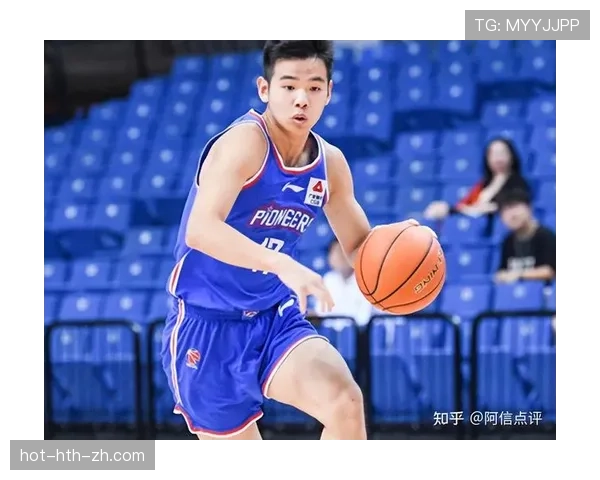 杨瀚森穿拖鞋进五星酒店大堂，保镖脸都绿了
